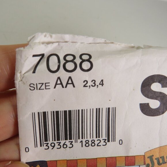 Simplicity 7088 Pattern Toddler size 2-4 UNCUT shirt, pants, overalls, shorts - Picture 3 of 10